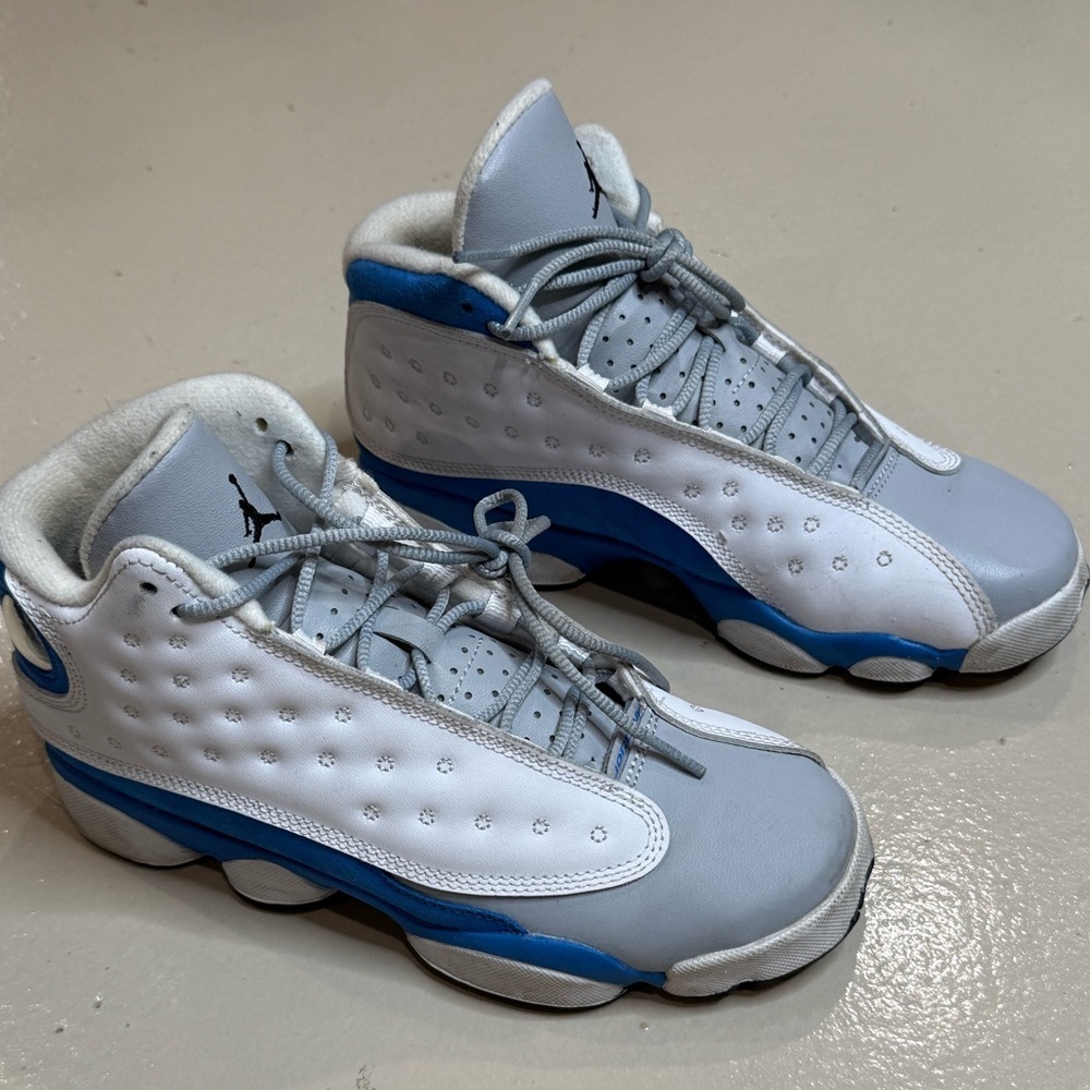 Air Jordan 13 Retro GR White Italy Blue sneakers with box lightly worn Size 5 Y